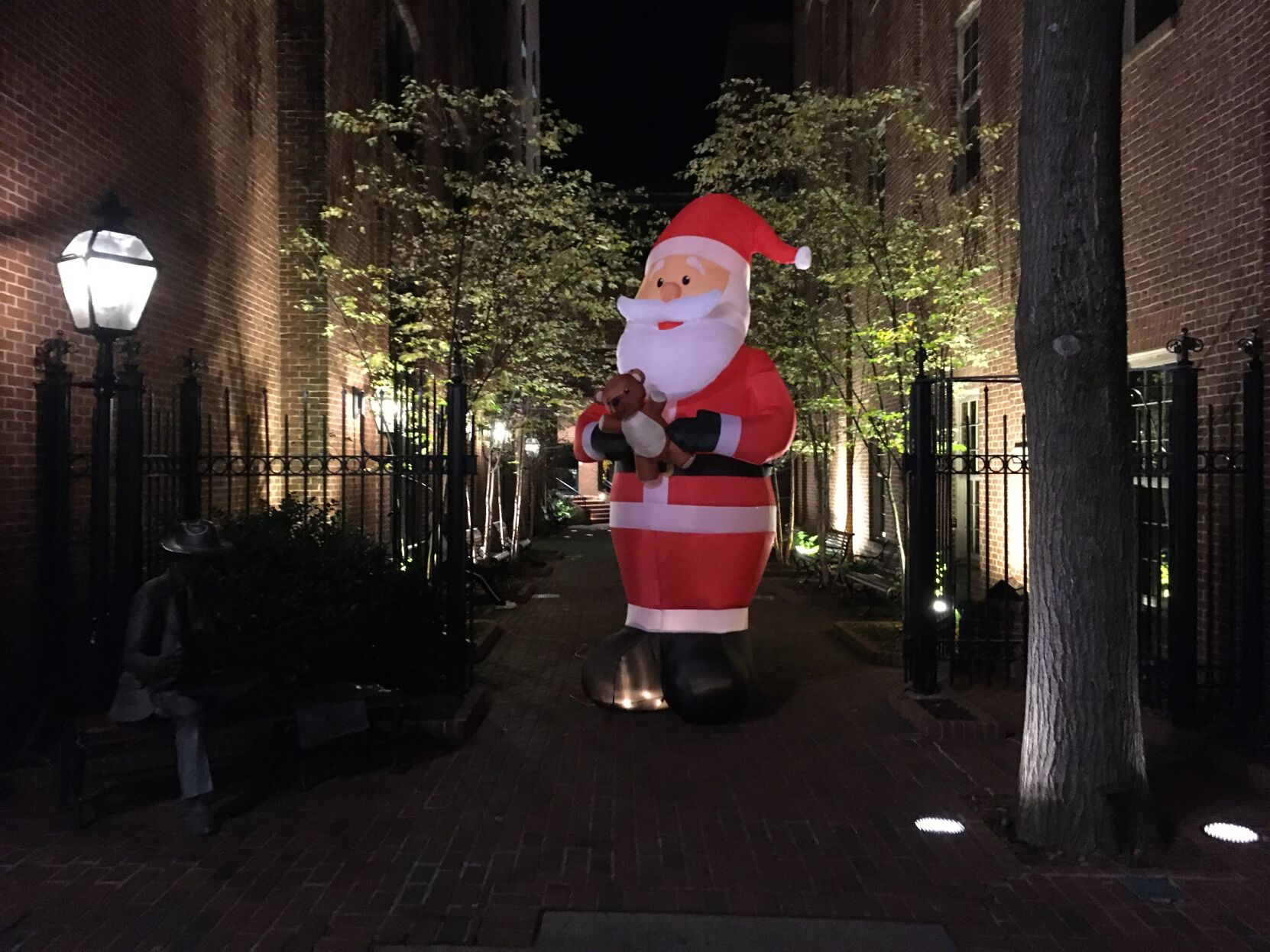 Inflatable Santa D25 (5).jpg